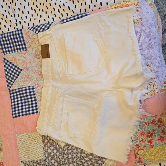 American Eagle White High Rise Denim Mom Short | Size 8 - Picture 5 of 8